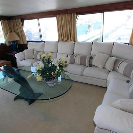 Hotel Yacht Our Alissa Sant Adria de Besos Bagian luar foto