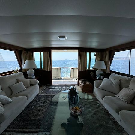 Hotel Yacht Our Alissa Sant Adria de Besos Bagian luar foto