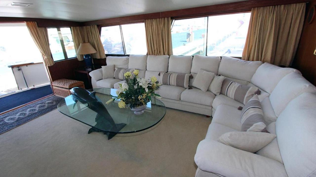 Hotel Yacht Our Alissa Sant Adria de Besos Bagian luar foto