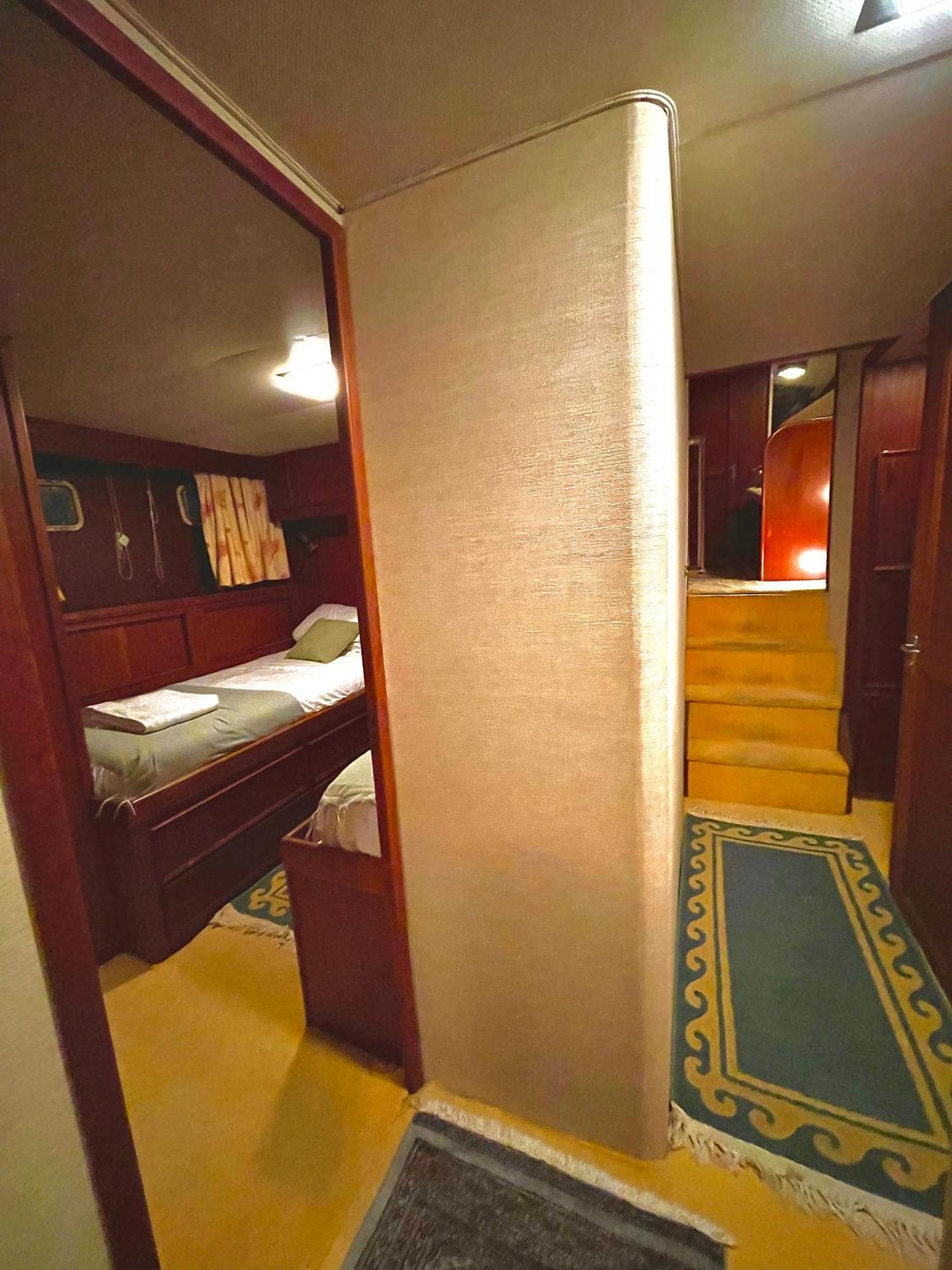 Hotel Yacht Our Alissa Sant Adria de Besos Bagian luar foto