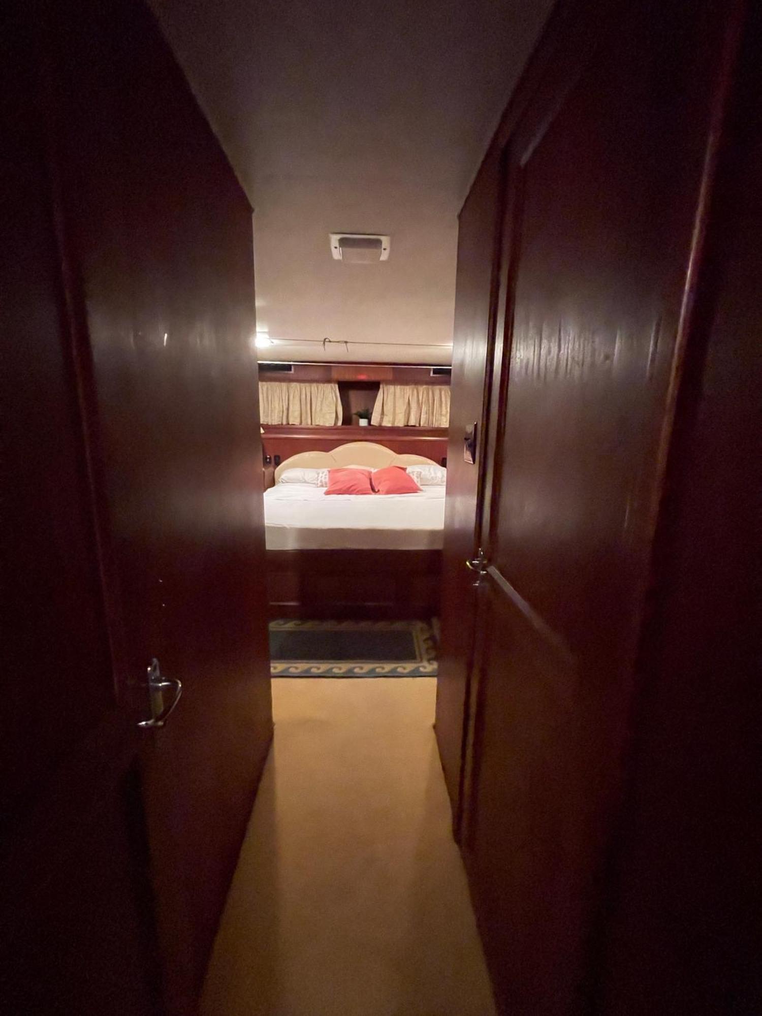 Hotel Yacht Our Alissa Sant Adria de Besos Bagian luar foto
