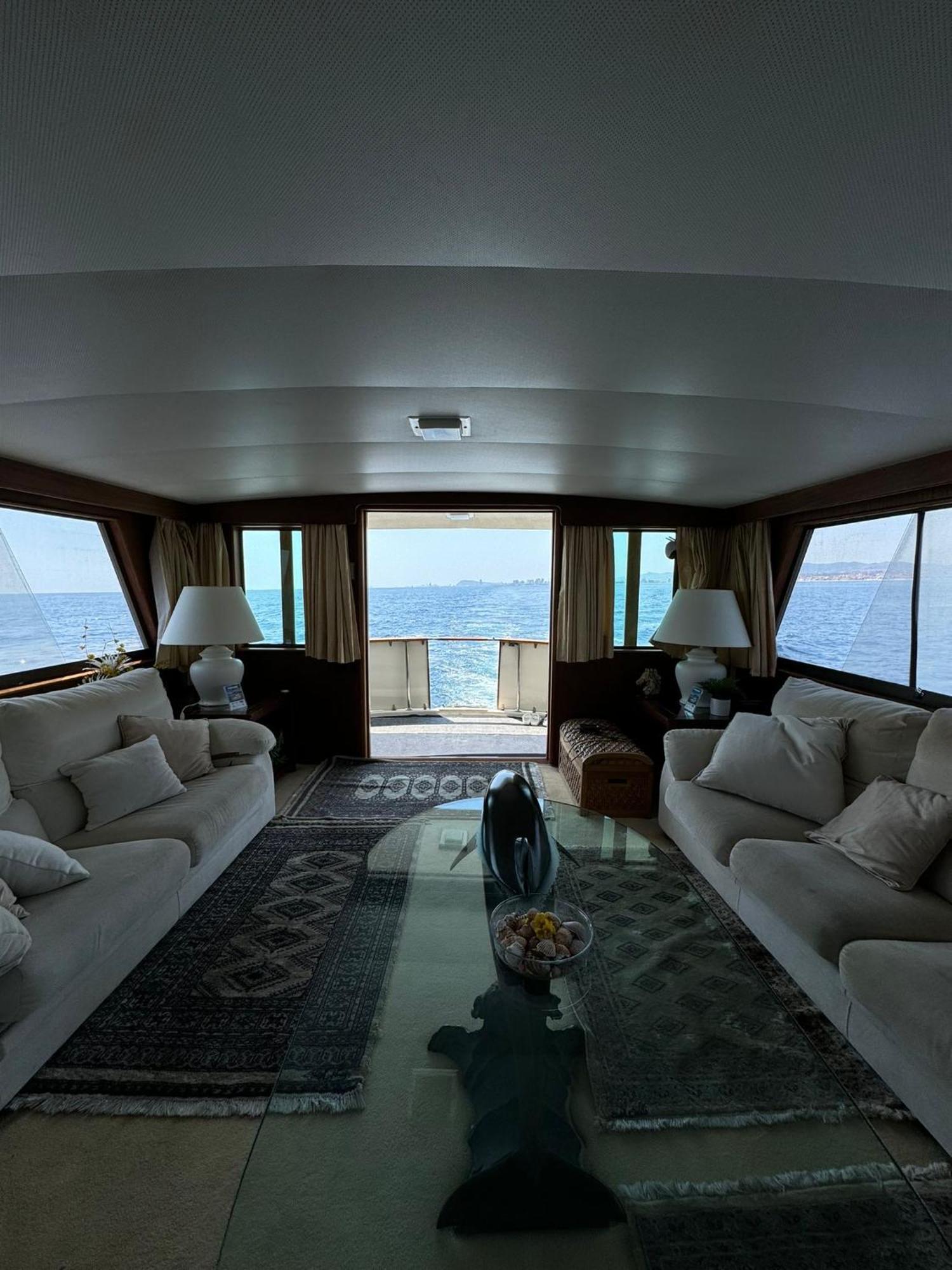 Hotel Yacht Our Alissa Sant Adria de Besos Bagian luar foto